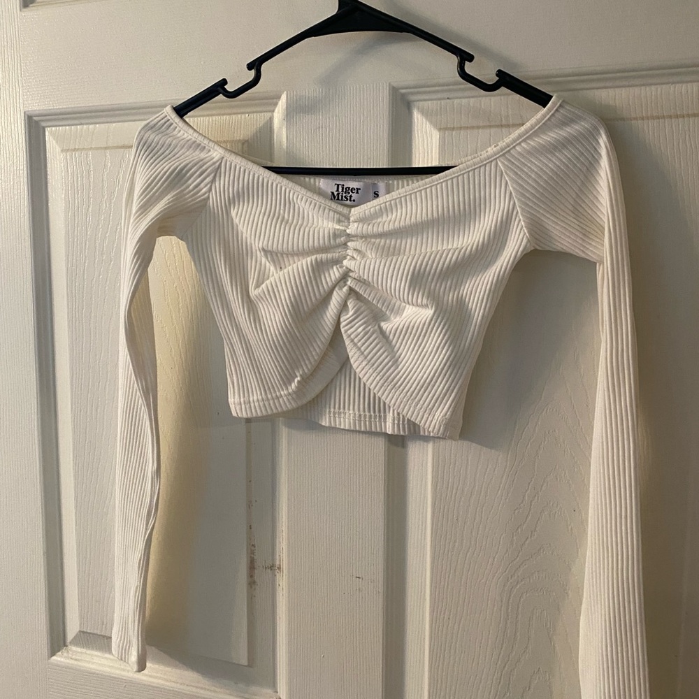 White long sleeve crop